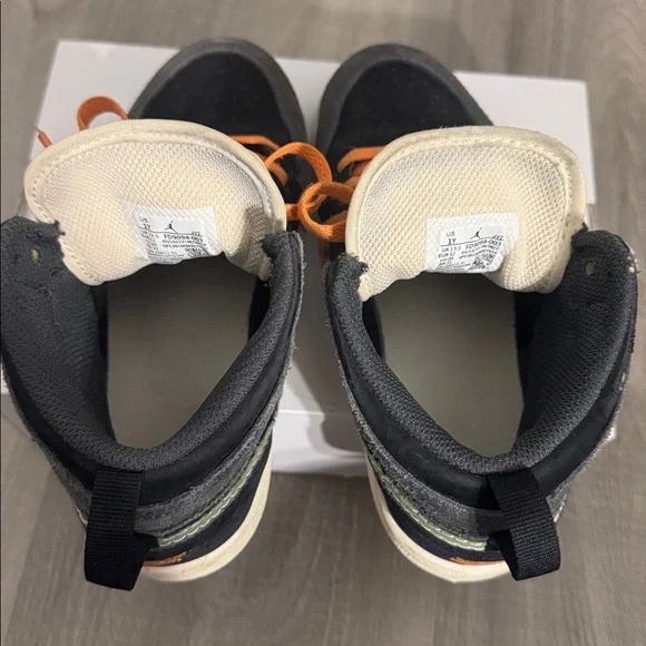 Jordan Air Jordan 1 Mid SE Craft "Anthracite/Light Olive". Youth size 1 - Picture 5 of 6